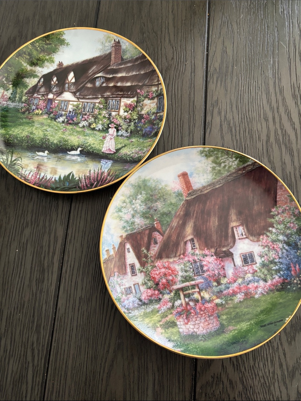 Collectible Decorative Cottage Scene Plate with Gold Trim - White & Cream